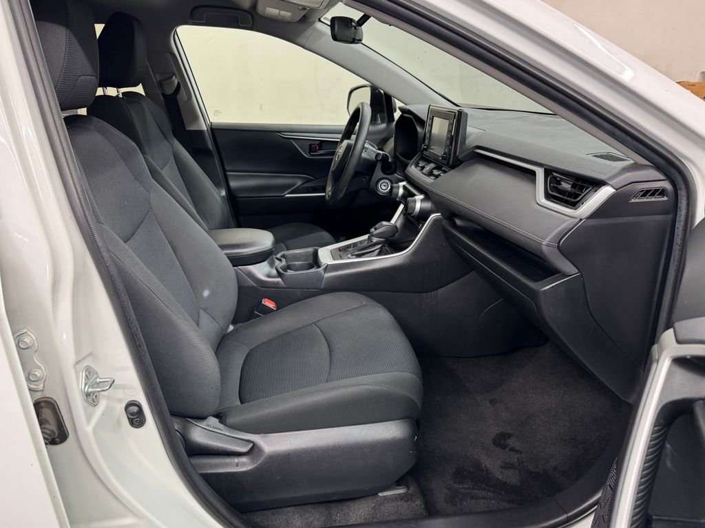 Used 2020 White Toyota LE image 27