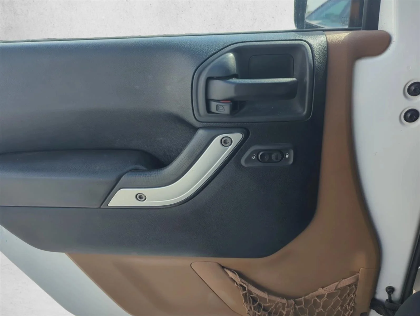 Used 2017 White JEEP  image 11