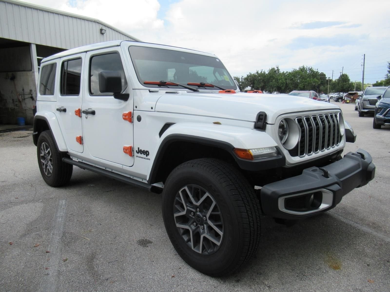 Used 2025 White Jeep Sahara image 1
