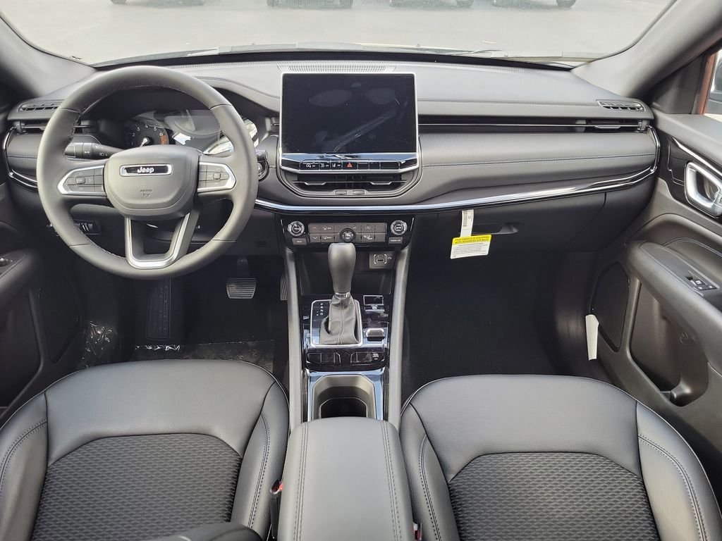 New 2026 Diamond Black Crystal Pearlcoat Jeep Latitude image 11