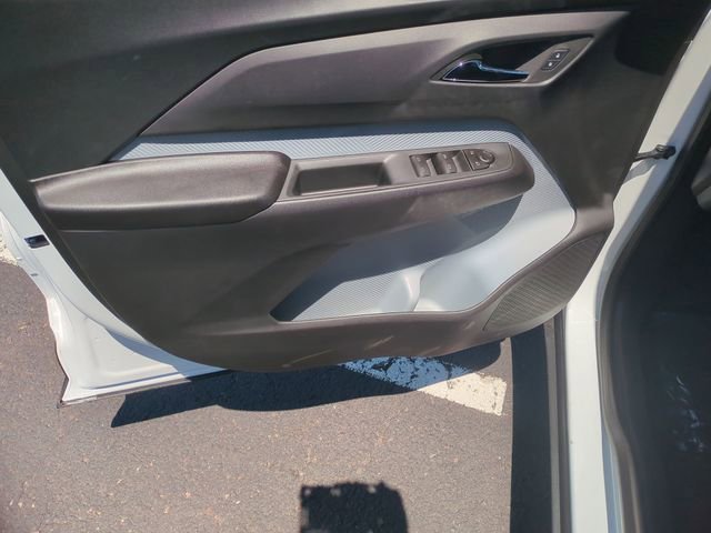 New 2027 Summit White Chevrolet LT image 23