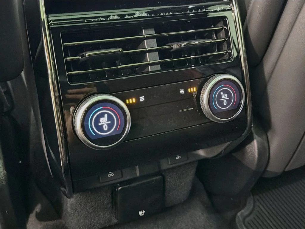 New 2026 Fuji White Land Rover Dynamic SE image 27