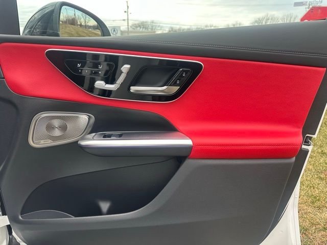 New 2026 Polar White Mercedes-Benz GLC 300 image 23