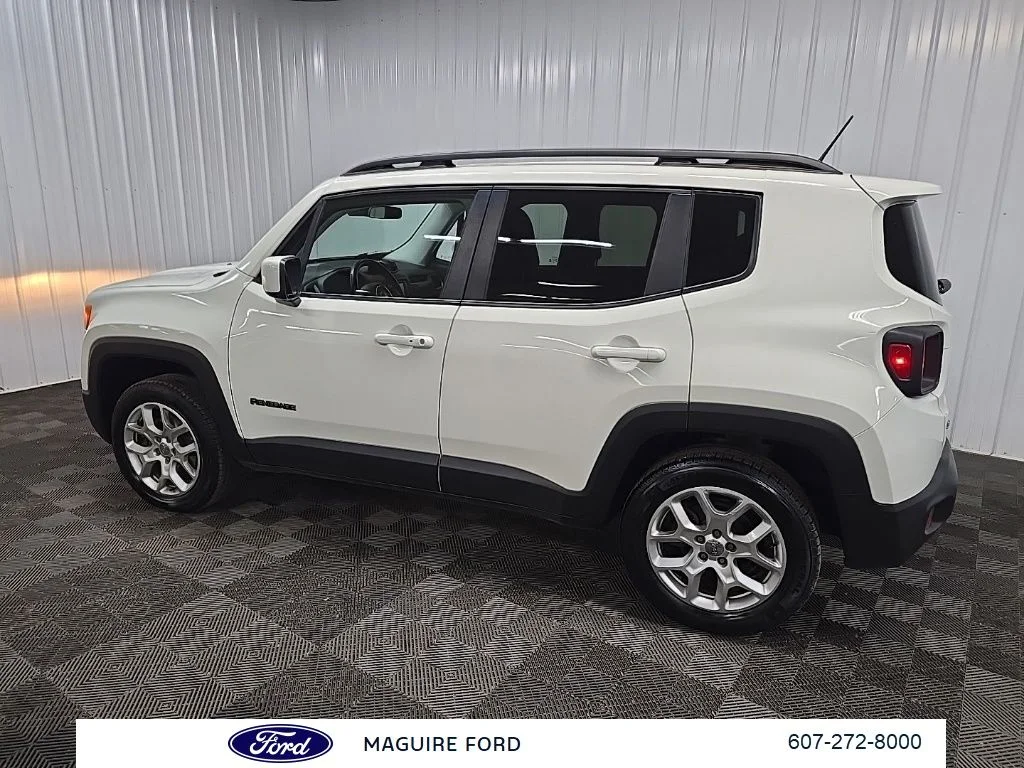 Used 2017 White Jeep Latitude image 5