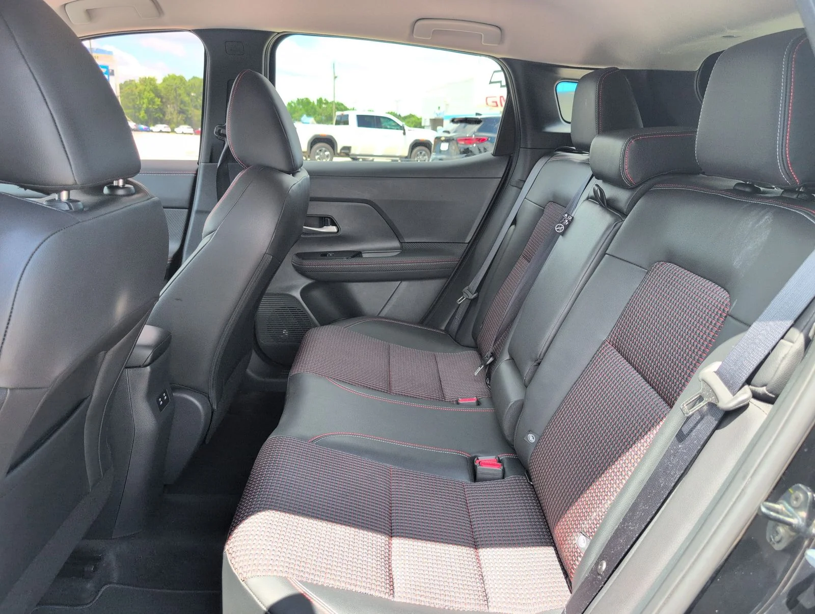 Used 2025 Black Nissan SR image 31
