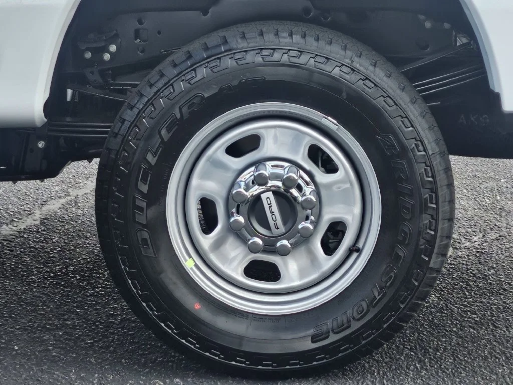 New 2027 Oxford White Ford F-350® XL image 14