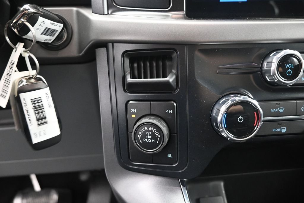 New 2026 Oxford White Ford XLT image 17
