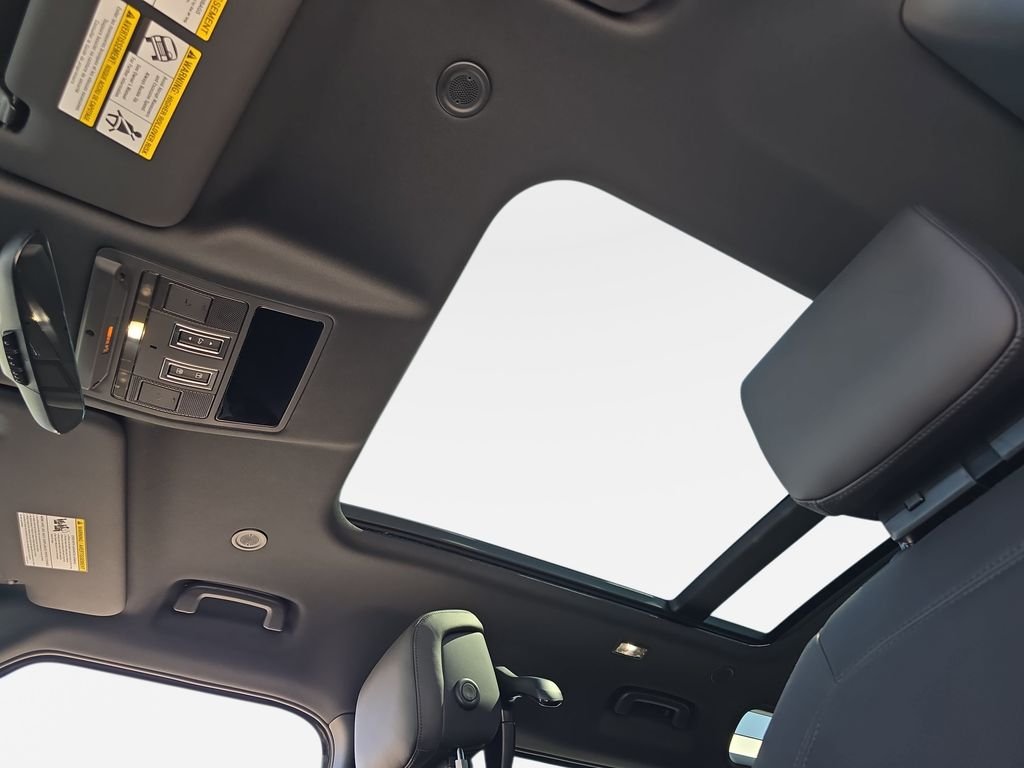 New 2026 Fuji White Land Rover S image 31