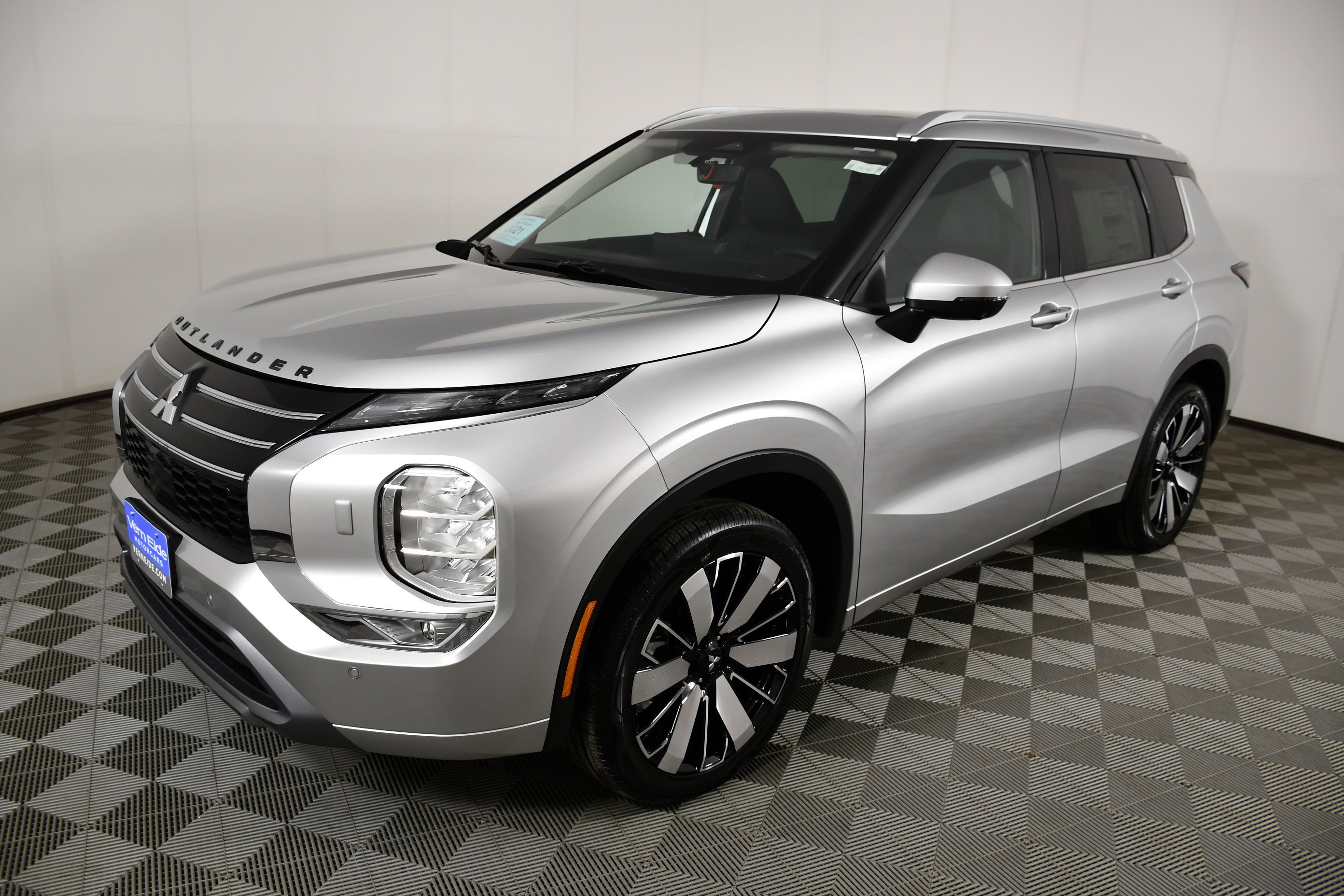 New 2026 Alloy Silver Metallic Mitsubishi SEL image 10