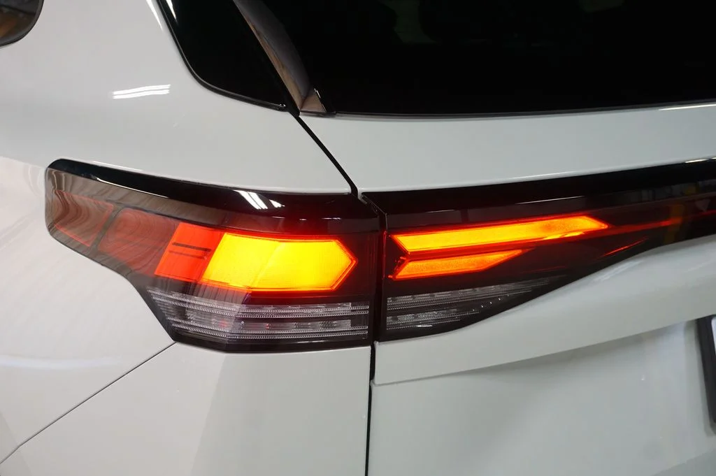 New 2026 White Volkswagen 2.0T SE R-Line Black image 32