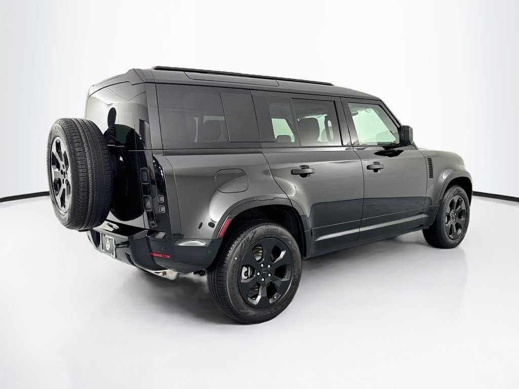 New 2026 Santorini Black Land Rover X-Dynamic SE image 5