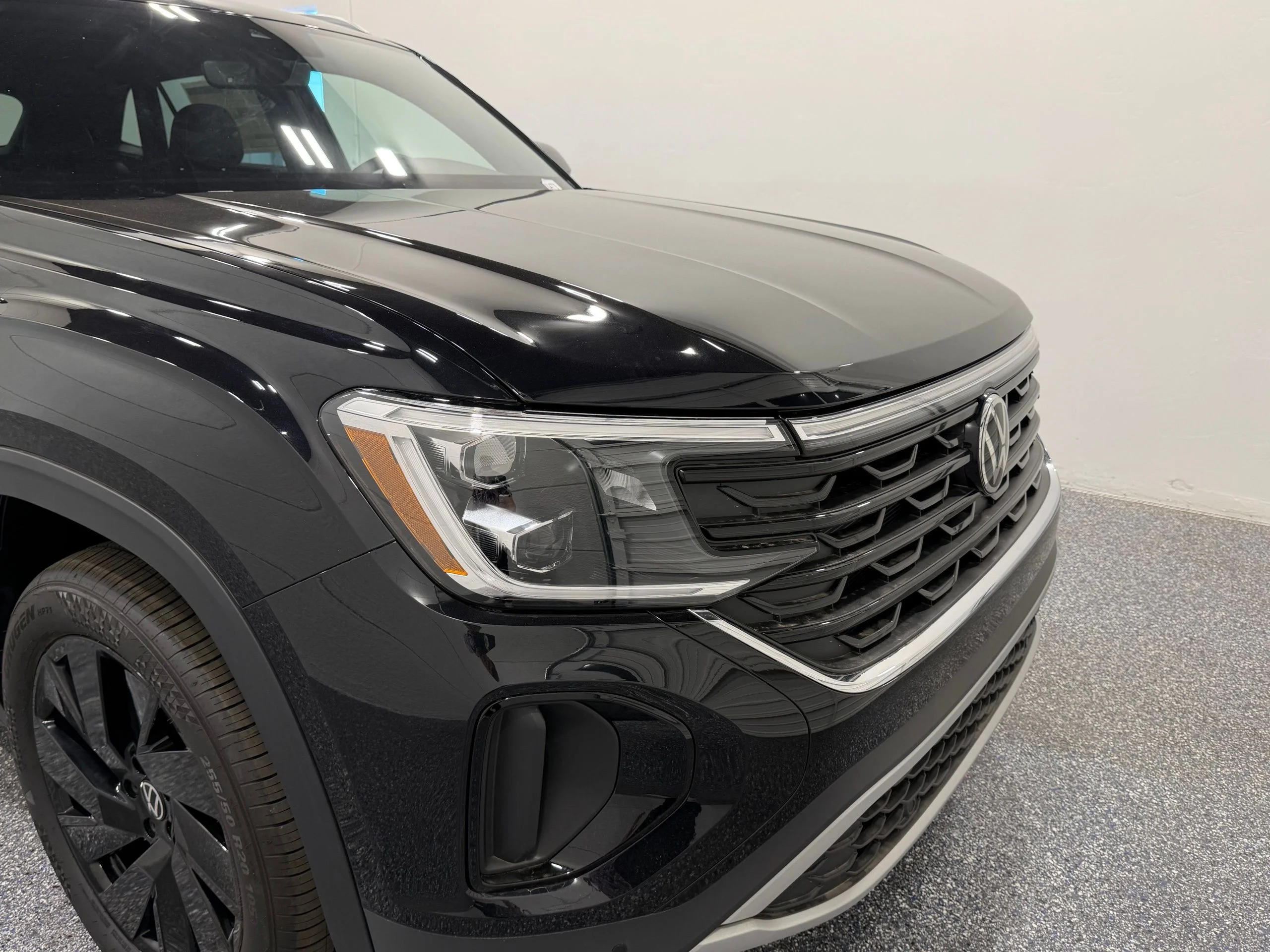 New 2026 Black Volkswagen 2.0T SE w/Technology image 18