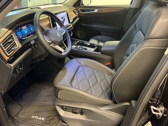 New 2026 Black Volkswagen 2.0T SE w/Technology image 7