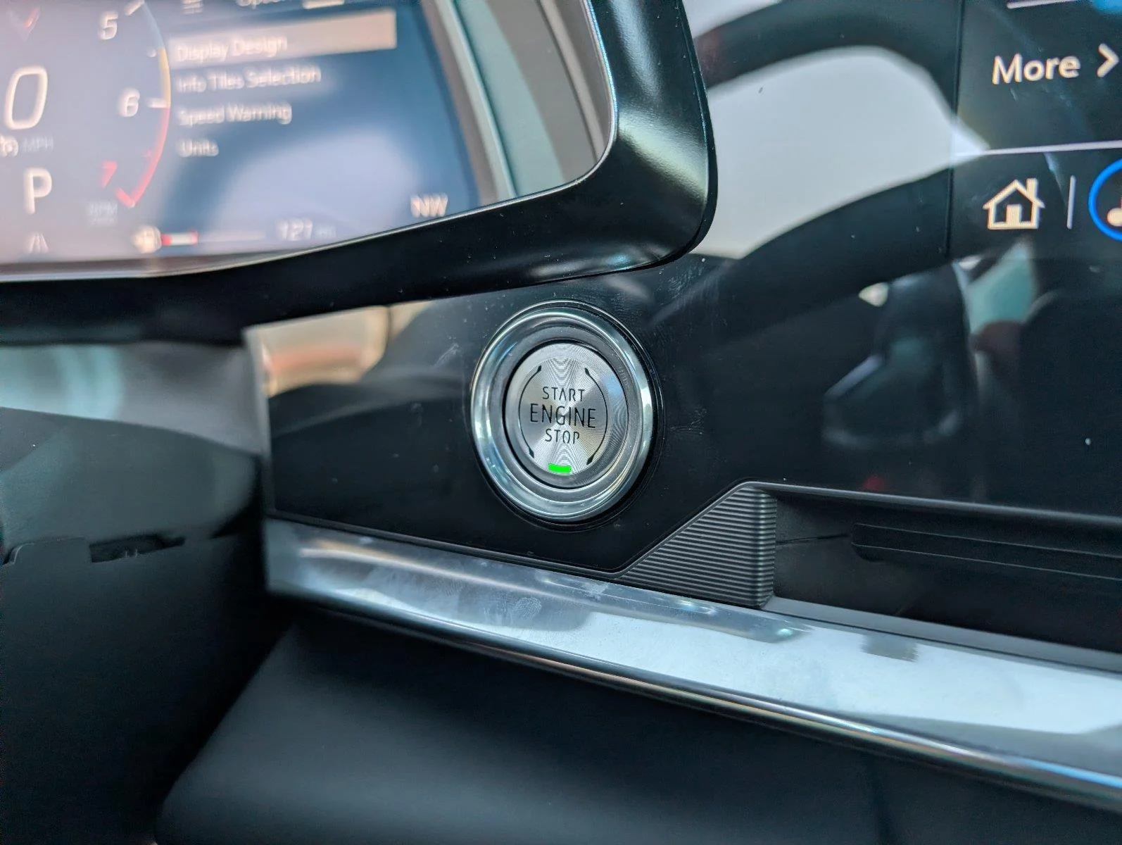 Used 2020 BLACK Chevrolet 3LT image 29