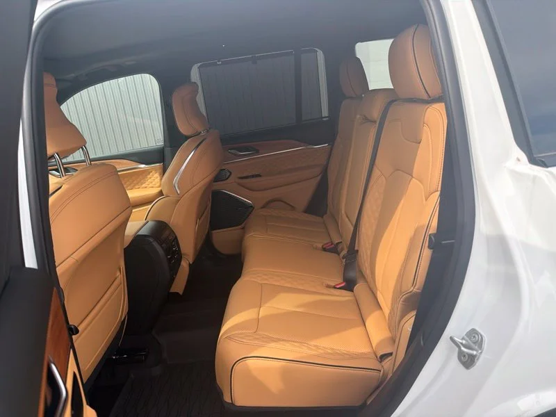 New 2026 Bright White Clear-Coat Exterior Paint Jeep Summit image 16