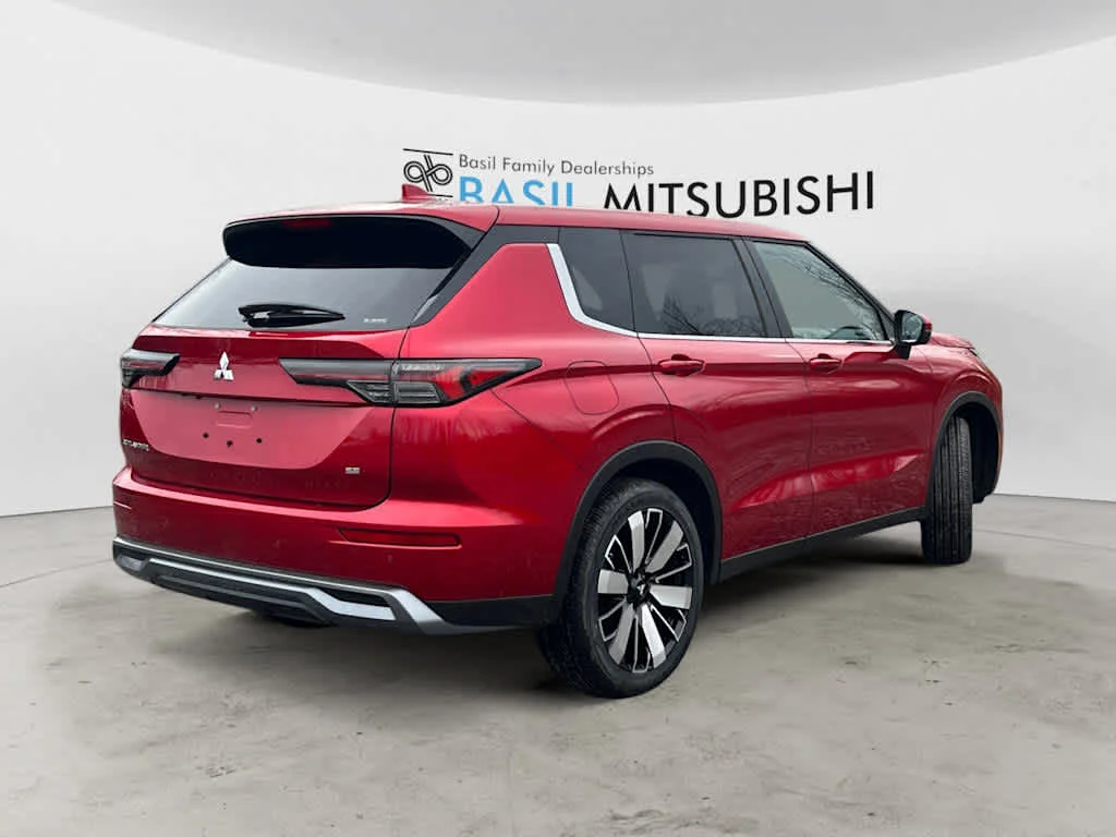 New 2026 Red Diamond Mitsubishi SE image 7