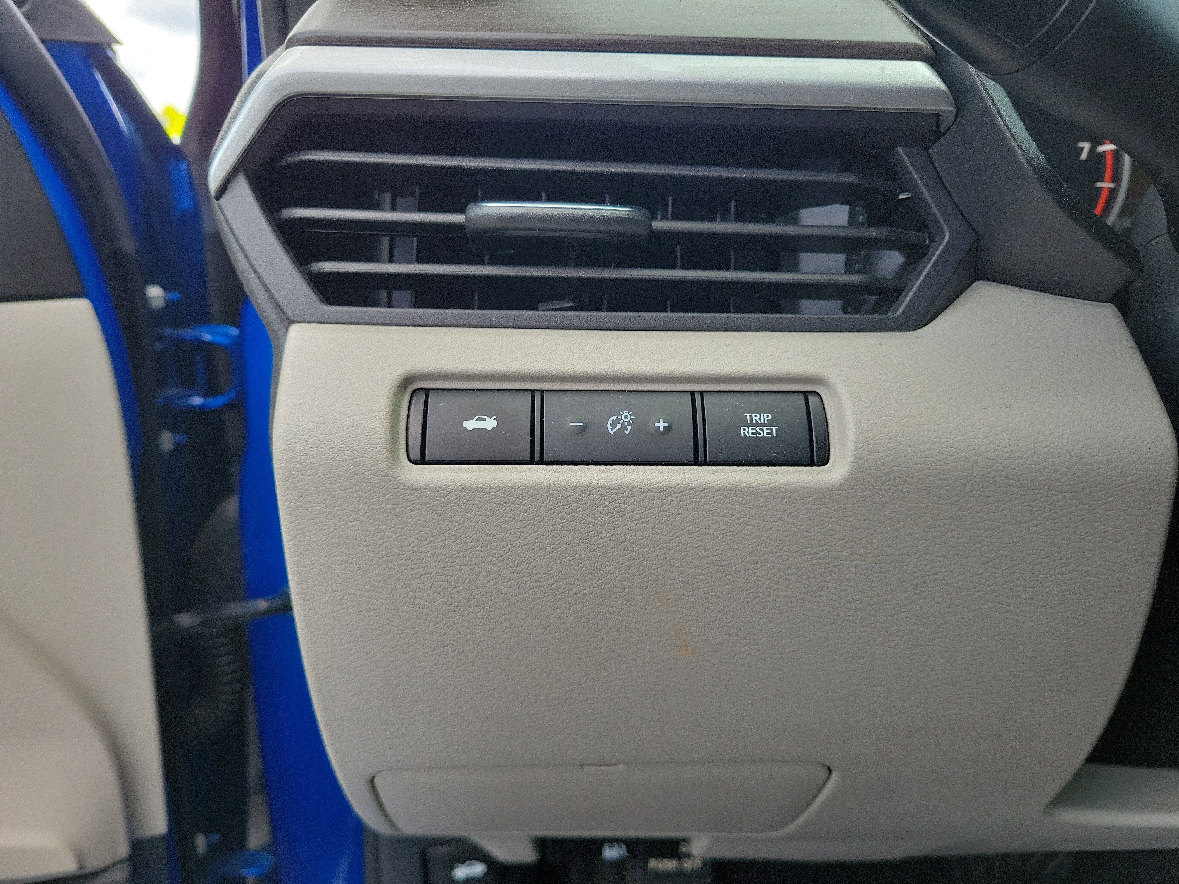 Used 2025 Bluestone Pearl Nissan SV image 20