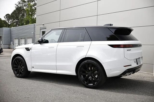 New 2026 Ostuni Pearl White Land Rover Dynamic SE image 7