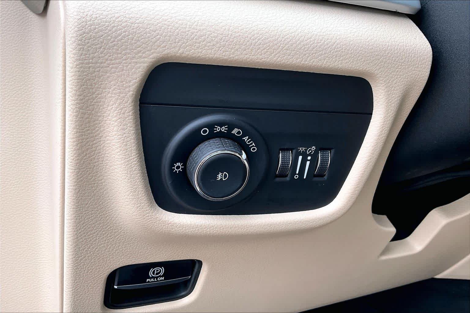 Used 2023 Bright White Clearcoat Jeep Limited image 14