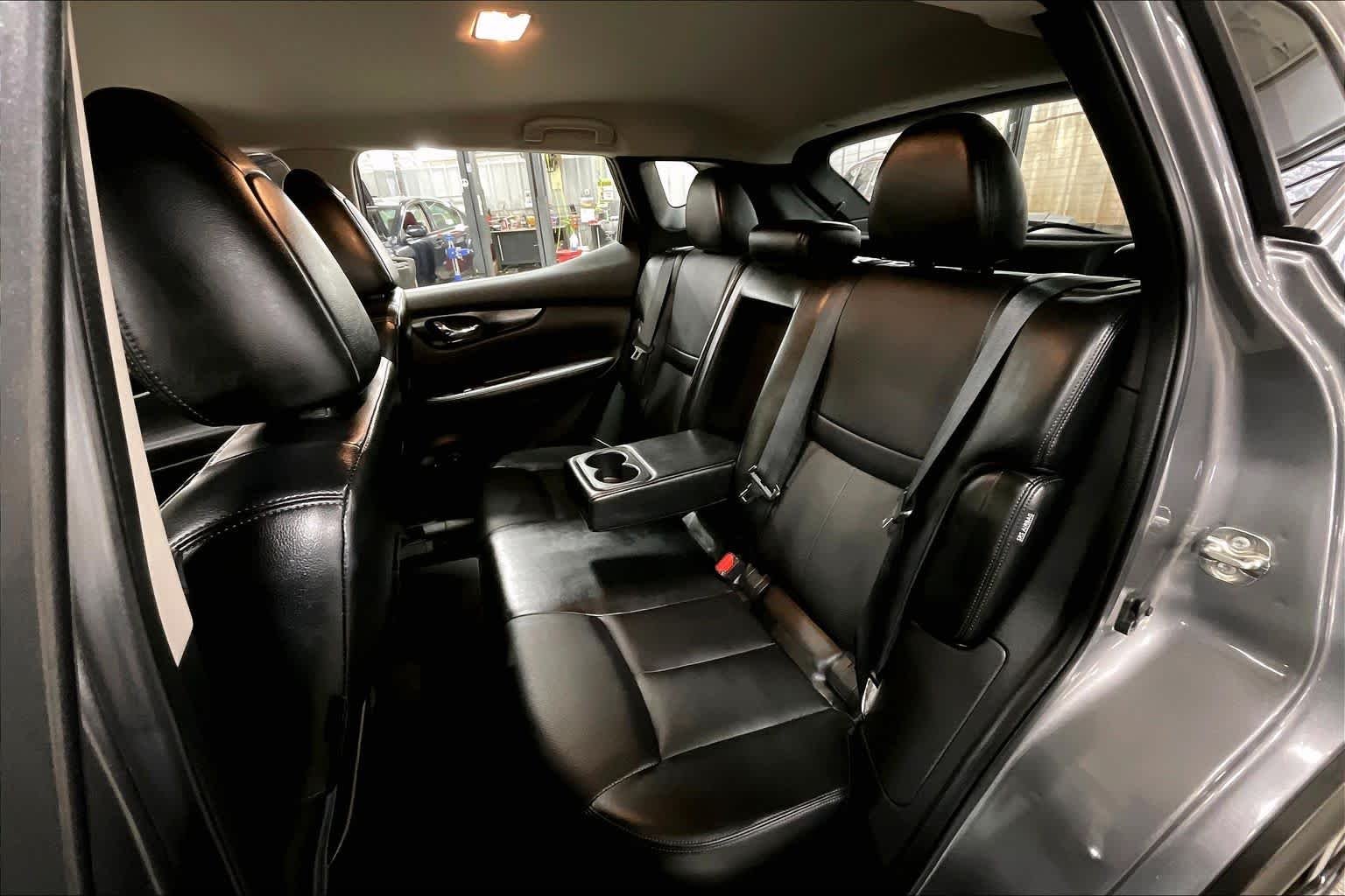 Used 2022 Gun Metallic Nissan SL image 20