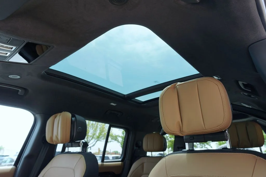New 2026 Santorini Black Land Rover X image 15