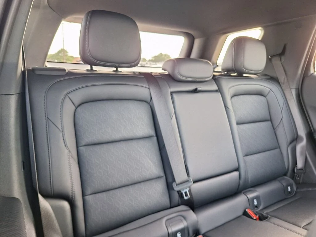 Used 2025 Summit White Chevrolet LT image 28
