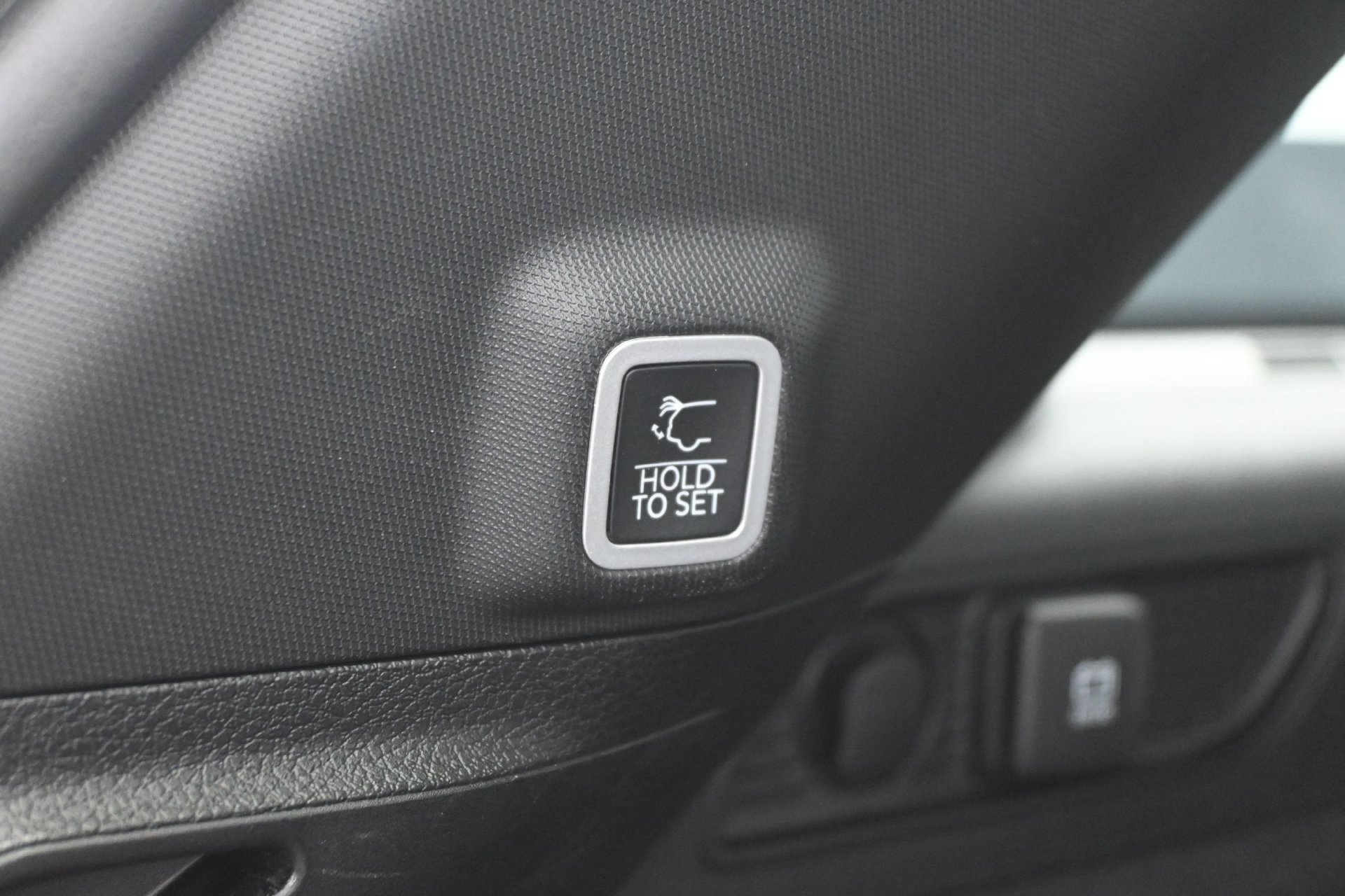 Used 2023 Diamond Black Crystal Pearlcoat Jeep Summit image 19