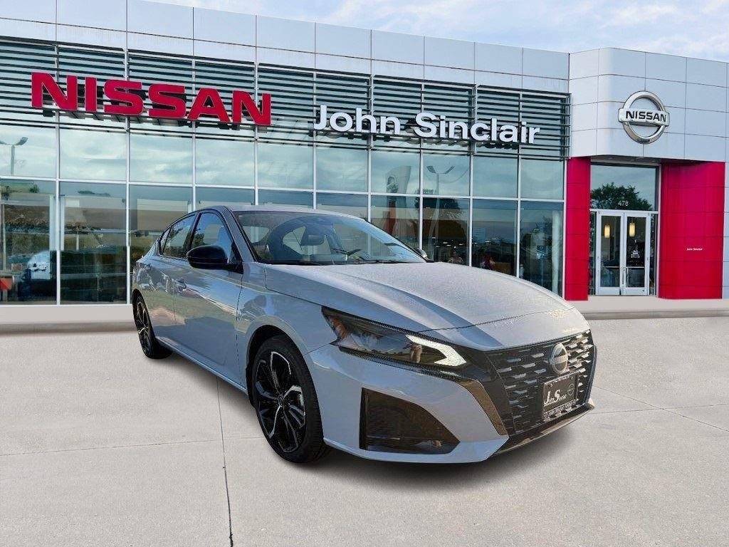2025 Nissan Altima SR