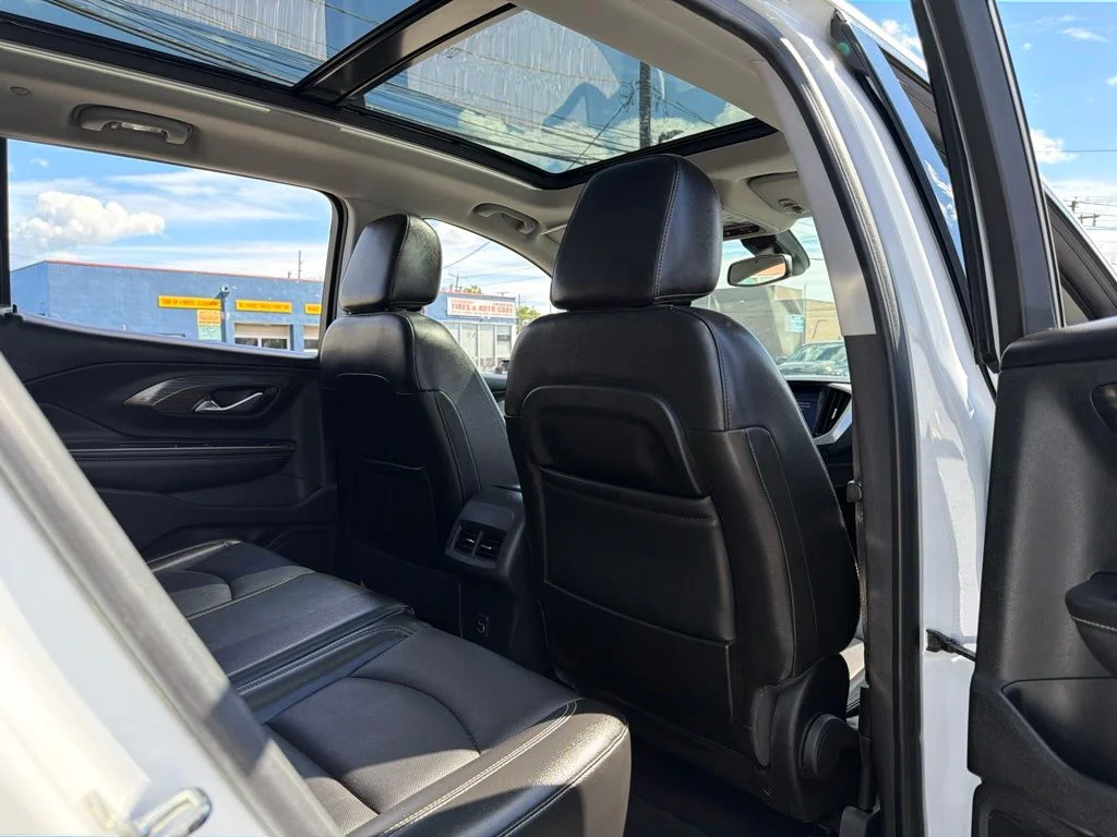 Used 2022 White GMC SLT image 23