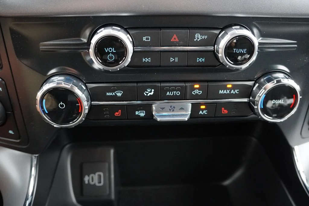 New 2026 Oxford White Ford XLT image 16