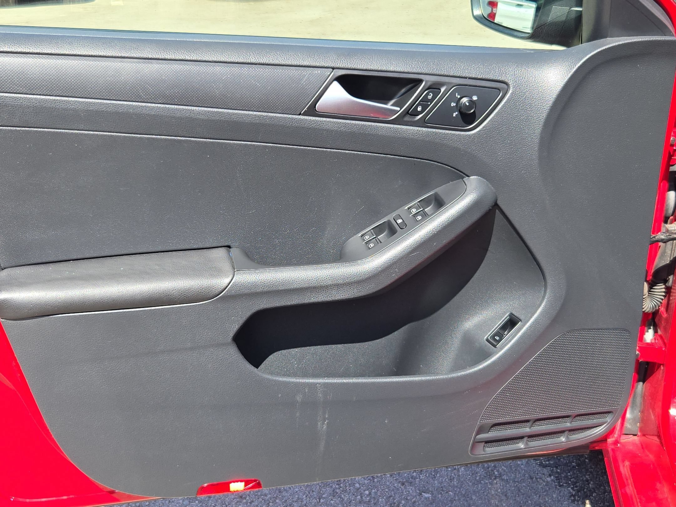 Used 2015  Volkswagen  image 11