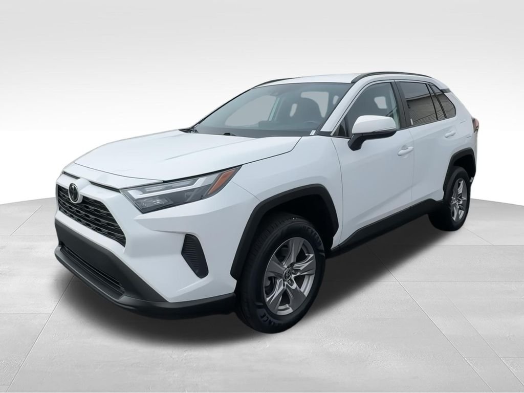 Used 2022 White Toyota XLE image 4