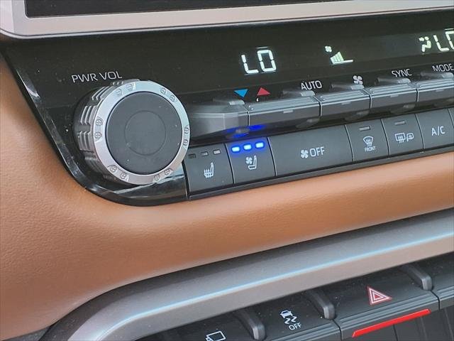 Certified Used 2025 WIND CHILL PEARL Toyota  image 14