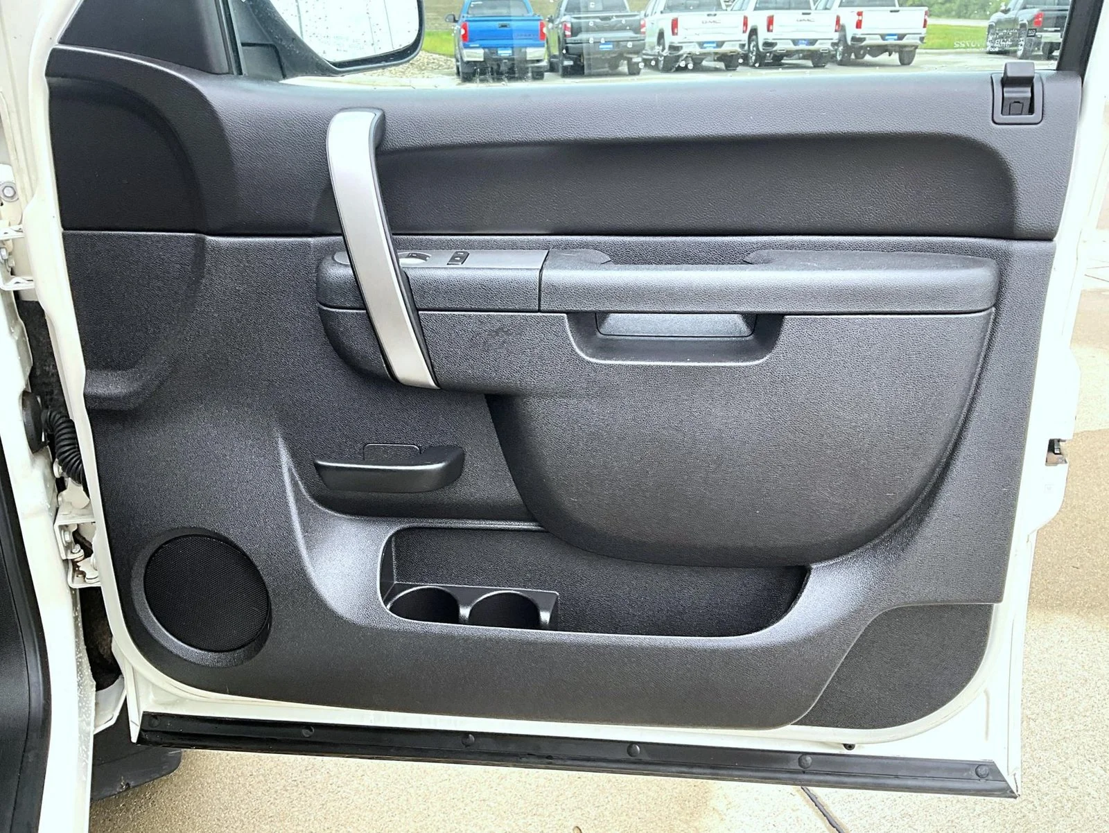 Used 2013 White Chevrolet LT image 18