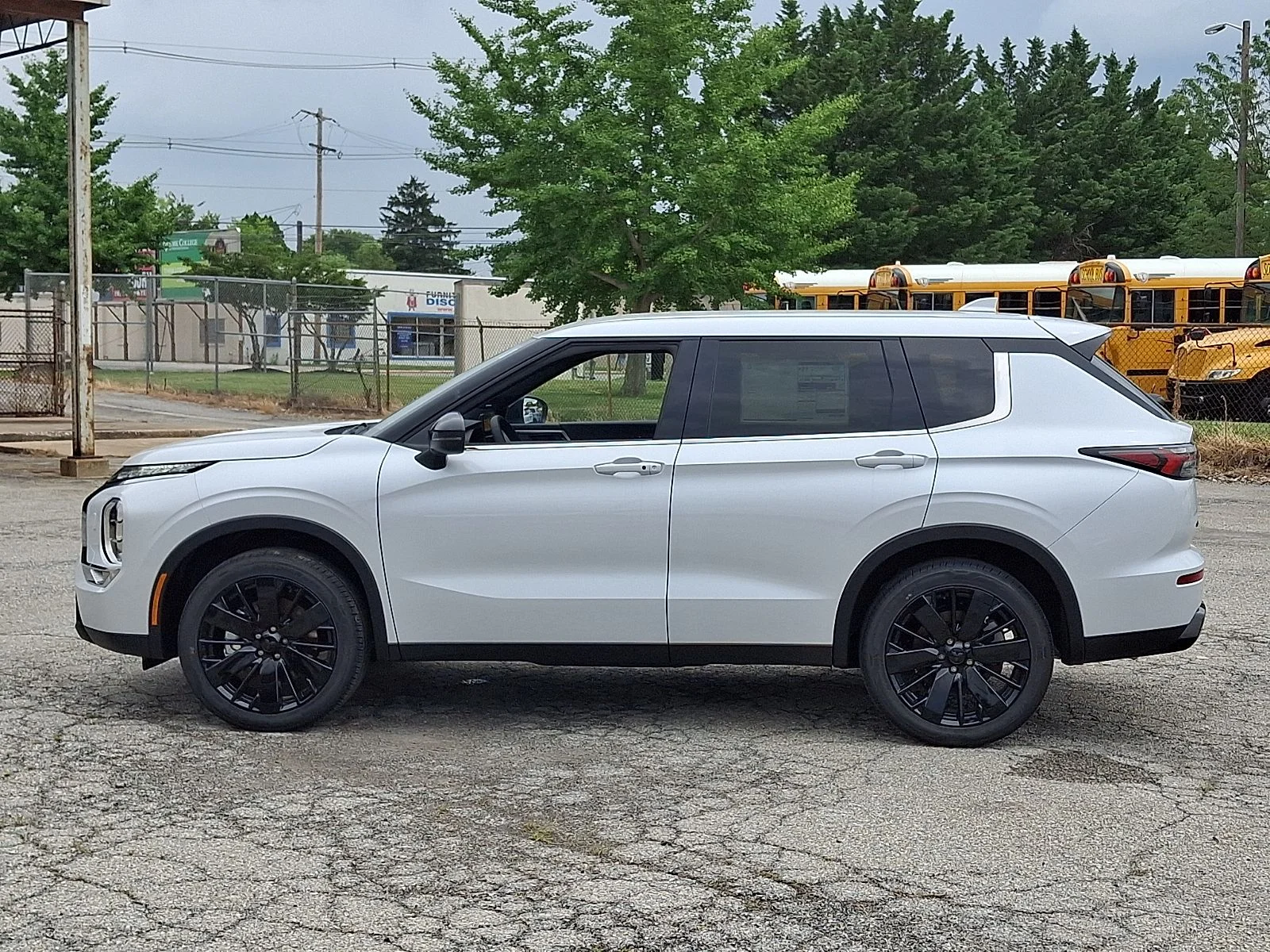 New 2026 White Mitsubishi LE image 6