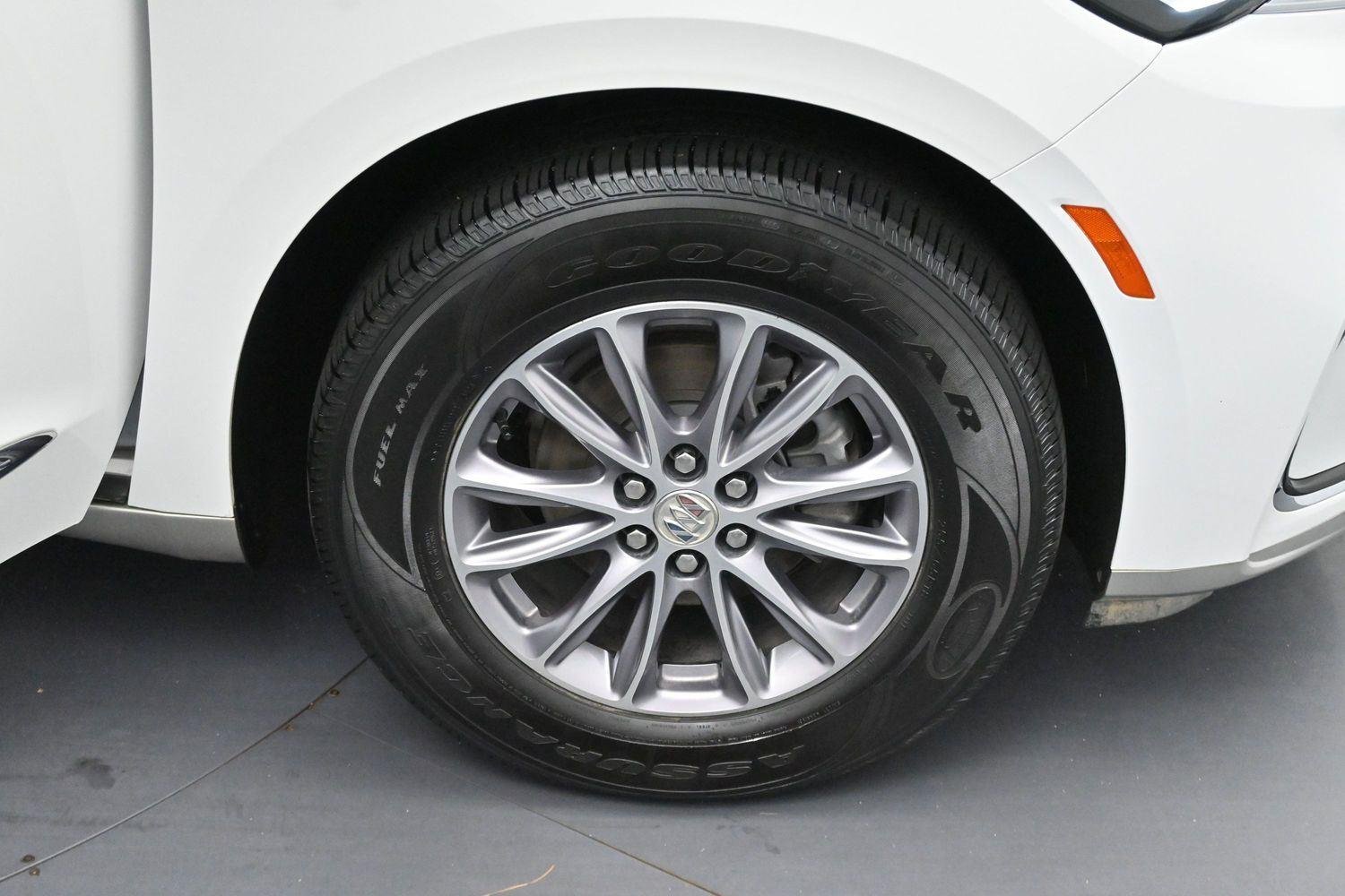 Used 2023 Summit White Buick Essence image 35