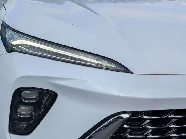 New 2026 Iridescent White Tricoat Buick Avenir image 9