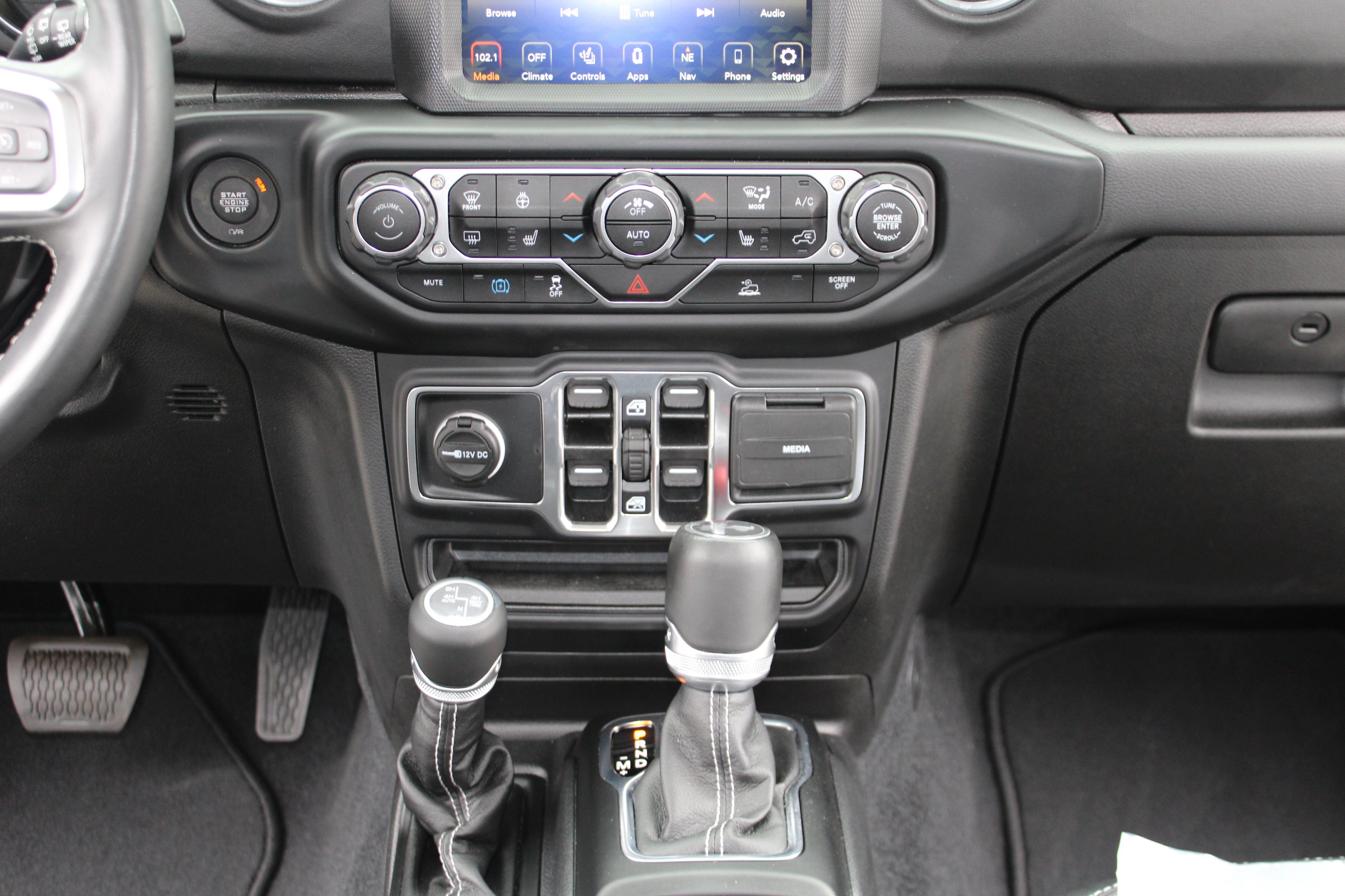 Used 2023 Silver Zynith Clearcoat Jeep Sahara image 21
