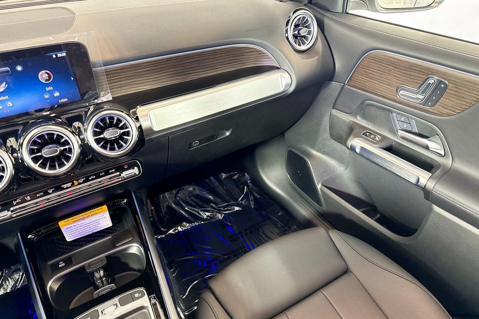 New 2026 Polar White Mercedes-Benz GLB 250 image 21