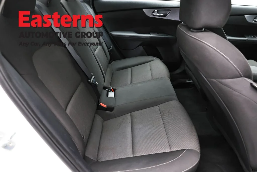 Used 2022 White Kia LXS image 22