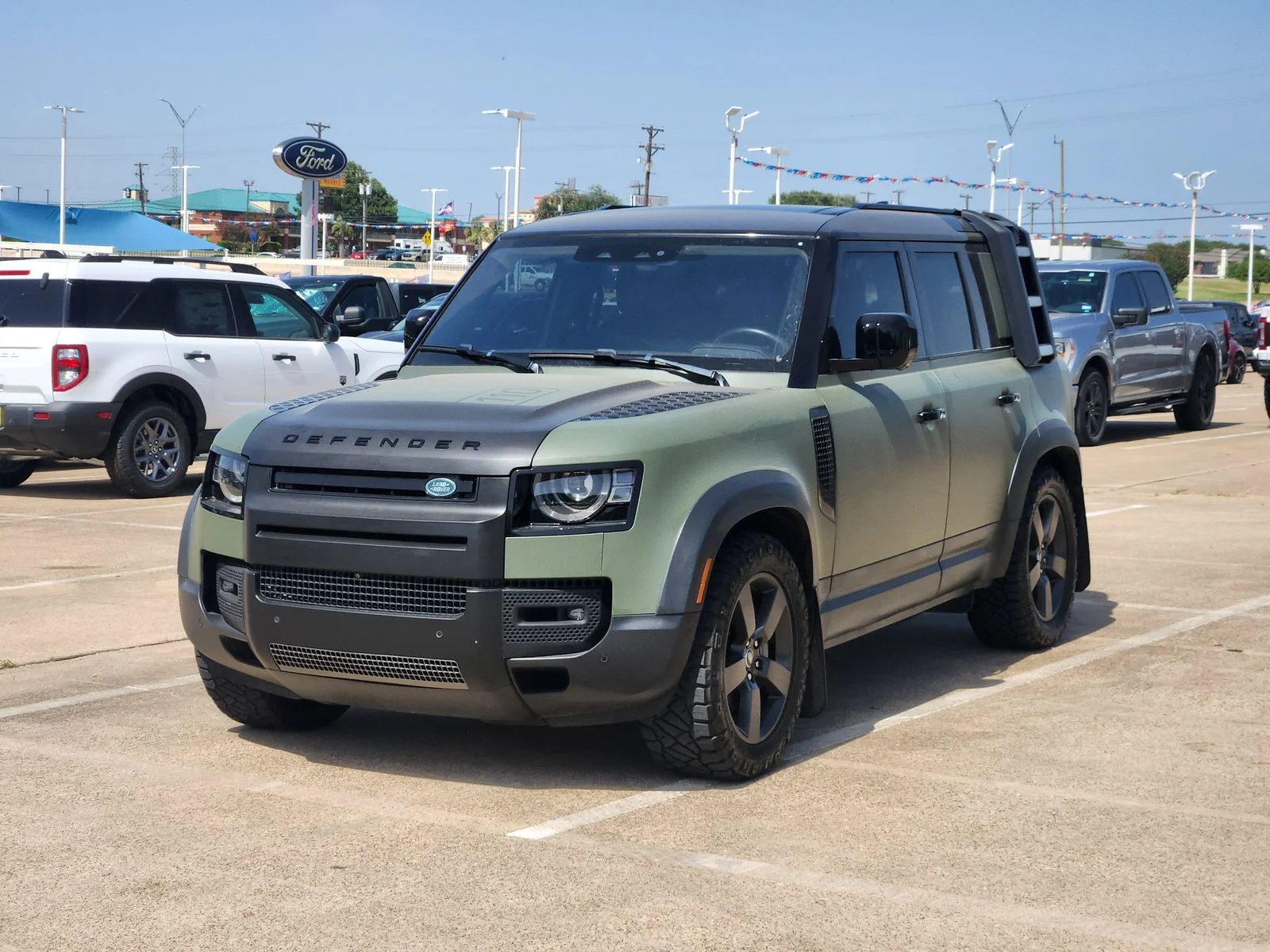 Used 2020 Green Land Rover HSE image 3
