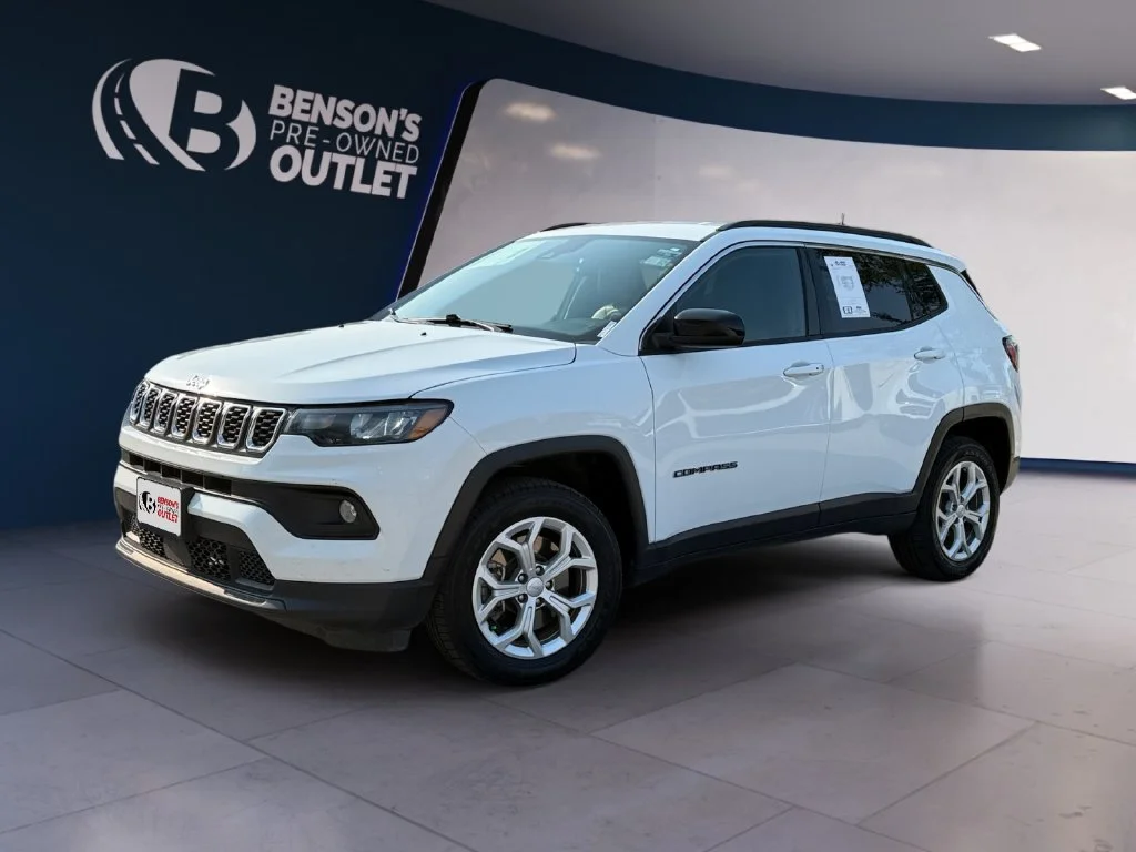 Used 2024 White Jeep Latitude image 1