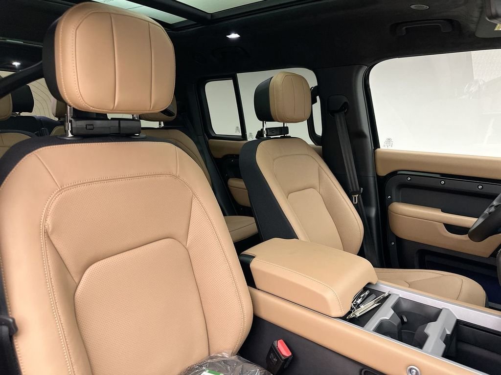 New 2026 Santorini Black Land Rover V8 image 14