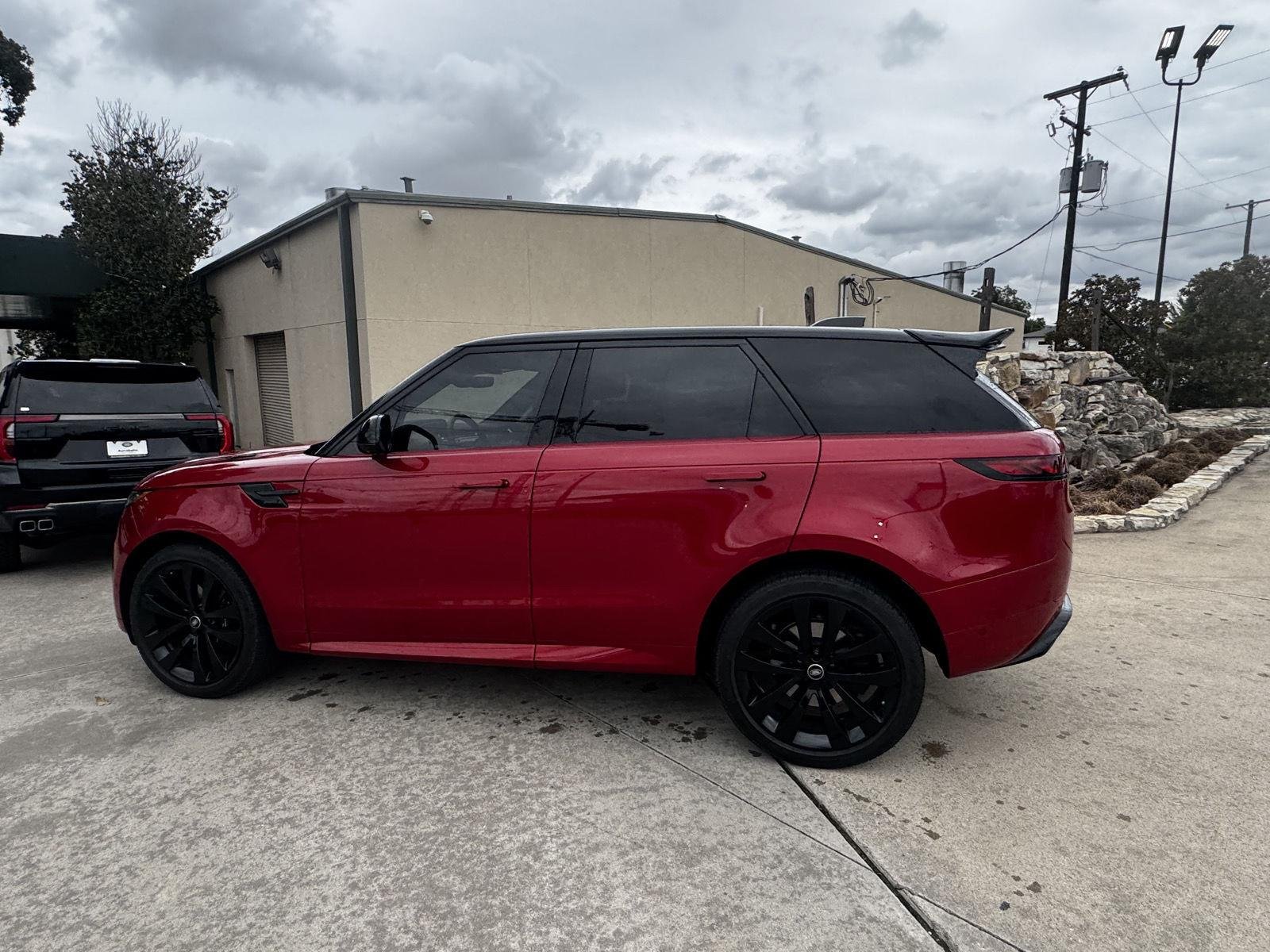 Used 2025 Firenze Red Land Rover Dynamic SE P400 image 4