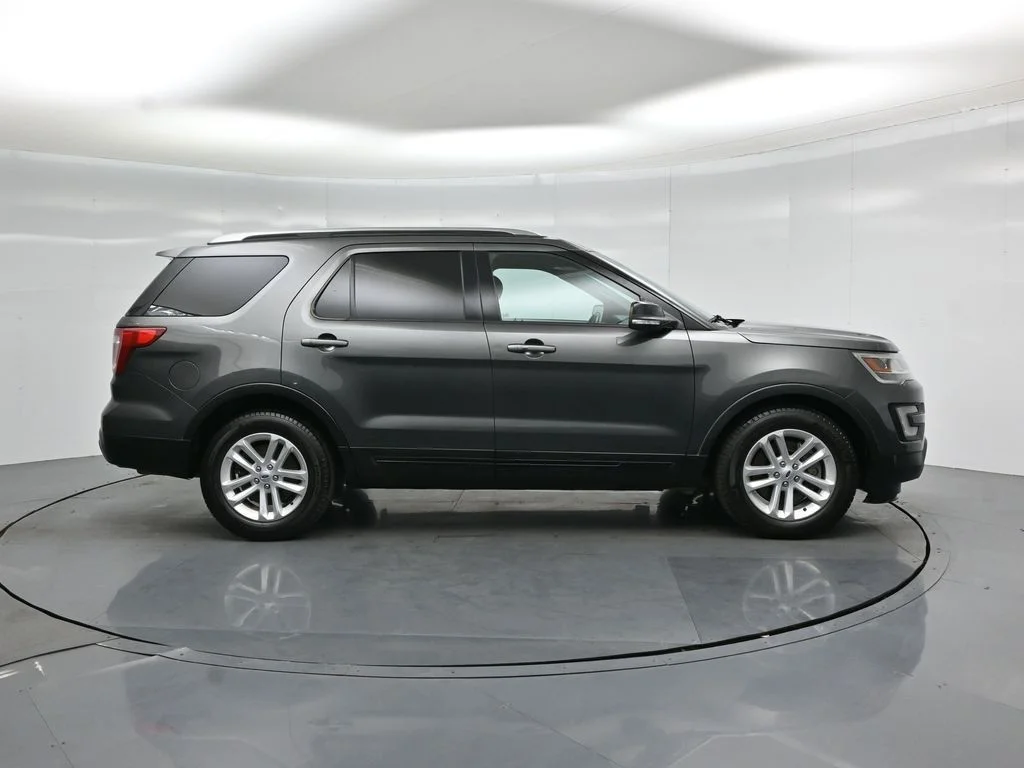 Certified Used 2017 Gray Ford XLT image 26