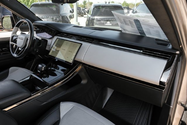 Certified Used 2024 Flux Silver SV Bespoke Ultra Metallic Gloss Land Rover SV Edition One Flux Silver image 21