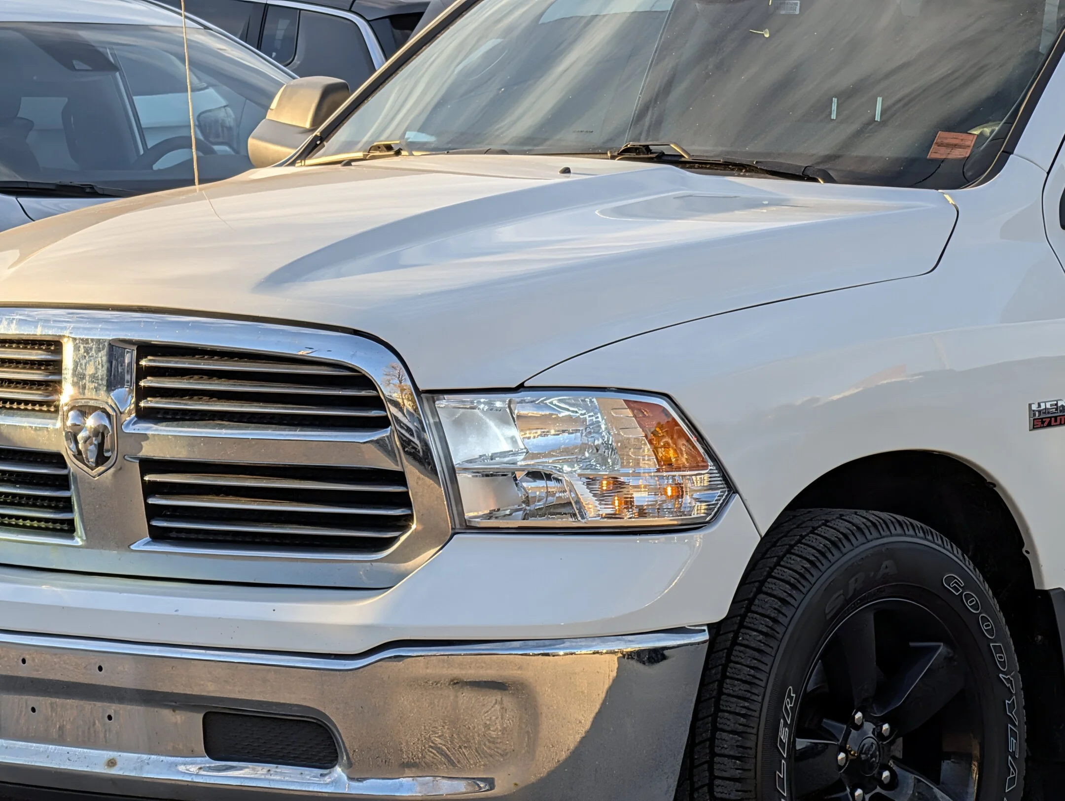 Used 2023 White RAM SLT - Trailerin Pkg - 5.7L HEMI - LOW KMS - P - SLT 4x4 Crew Cab 57 Box image 10