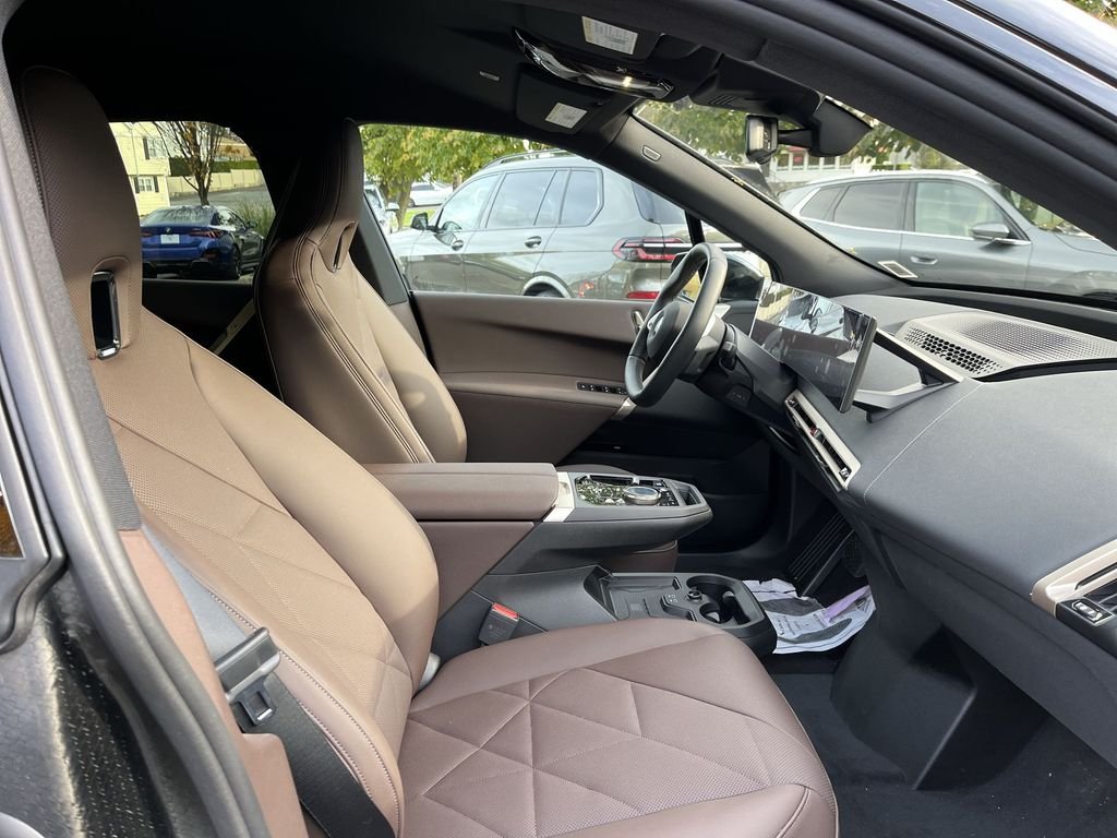 2026 BMW iX 45 - Photo 24