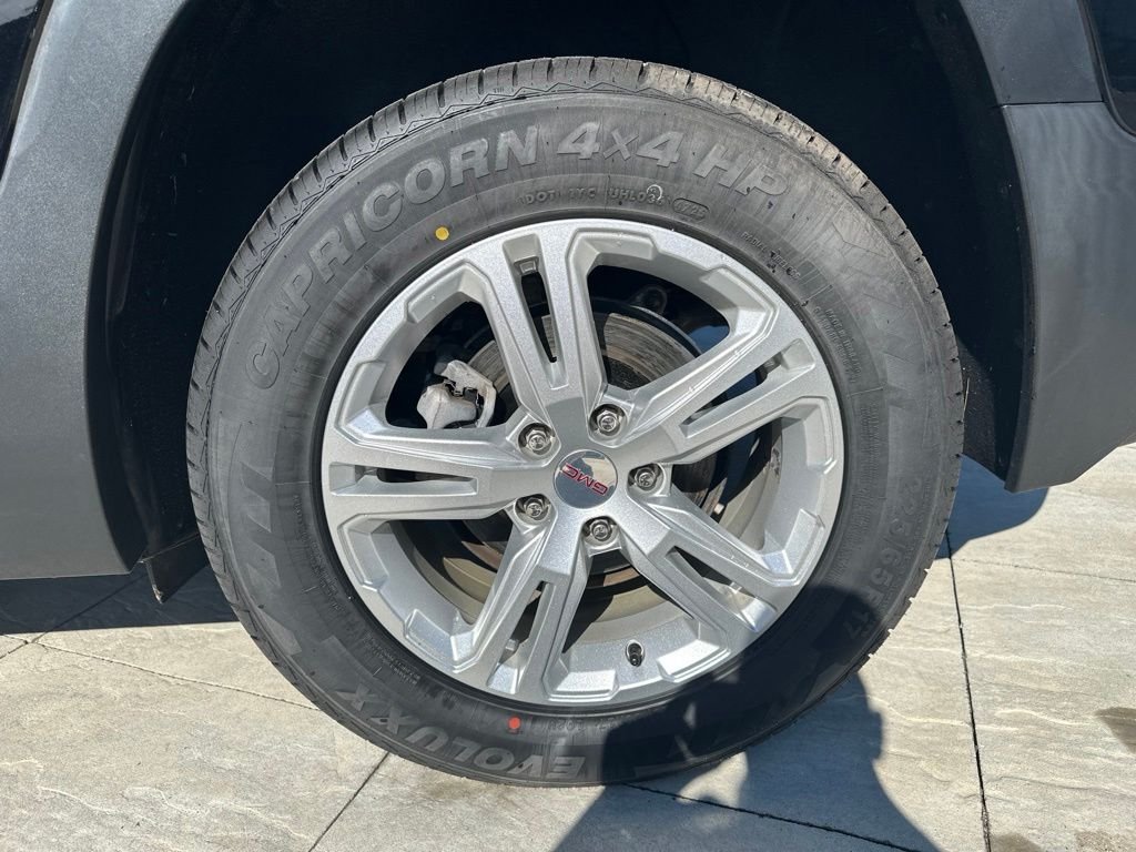 Used 2019 Black GMC SLE image 8