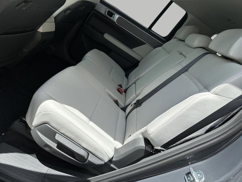 New 2026 Ecotronic Gray Hyundai SE FWD image 21
